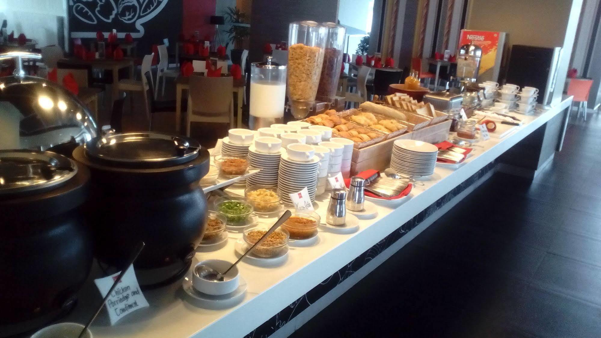 Ibis Surabaya City Center Luaran gambar